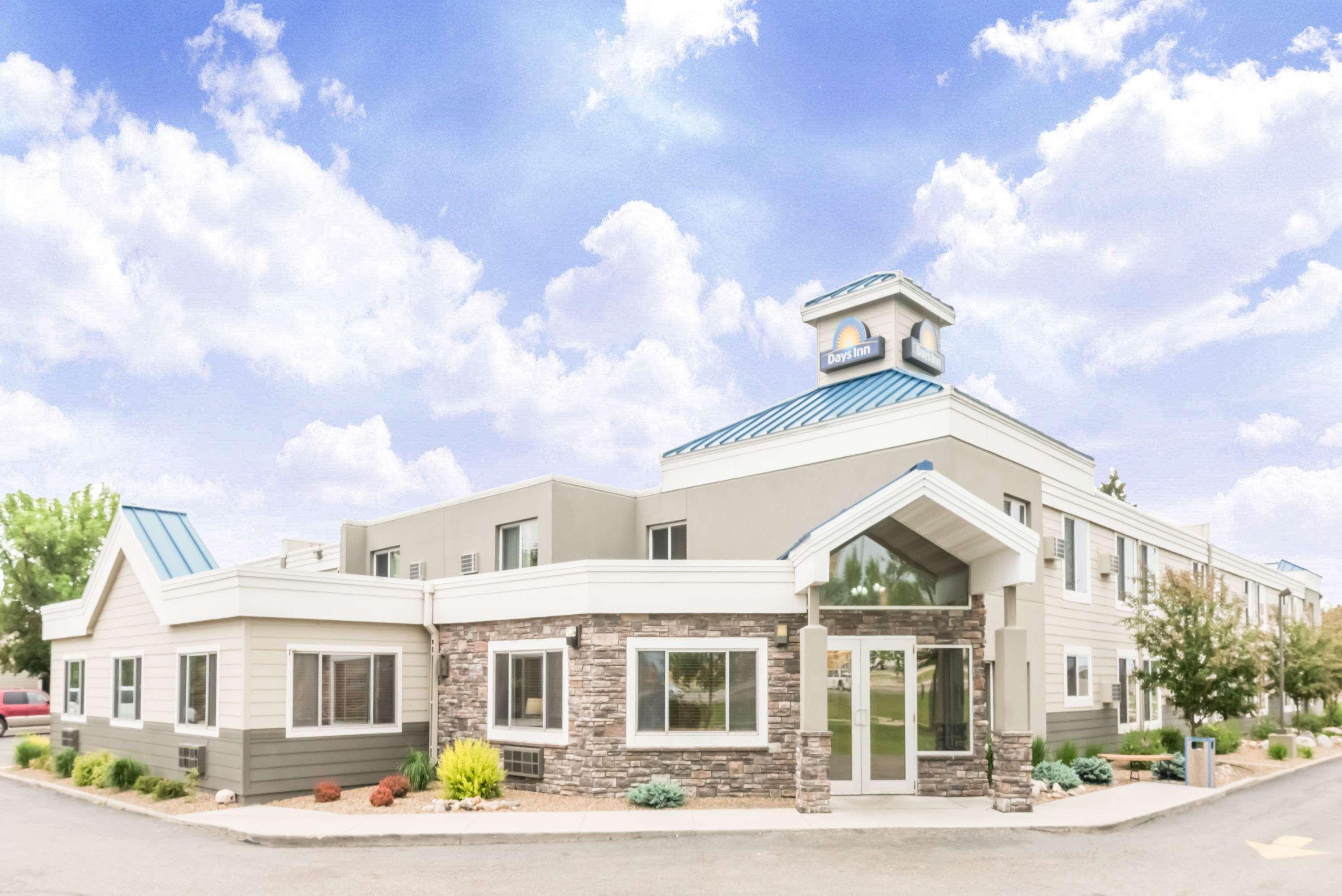 Days Inn By Wyndham Bismarck Exterior photo