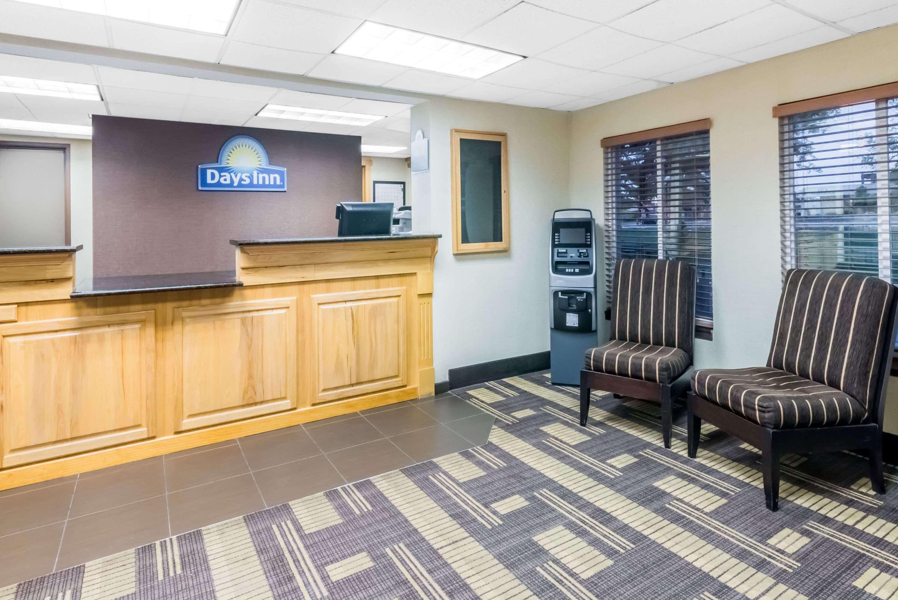 Days Inn By Wyndham Bismarck Exterior photo