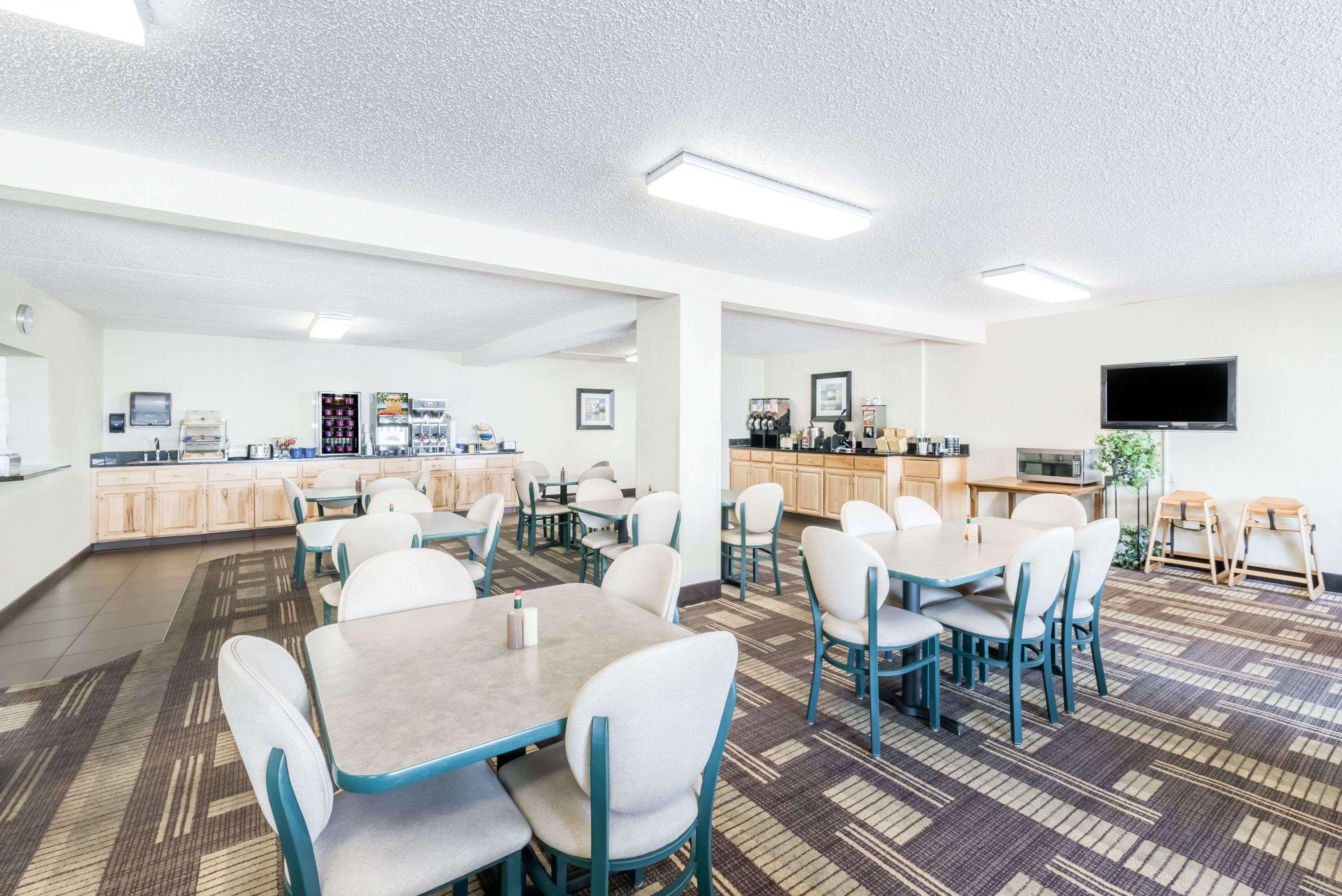 Days Inn By Wyndham Bismarck Exterior photo