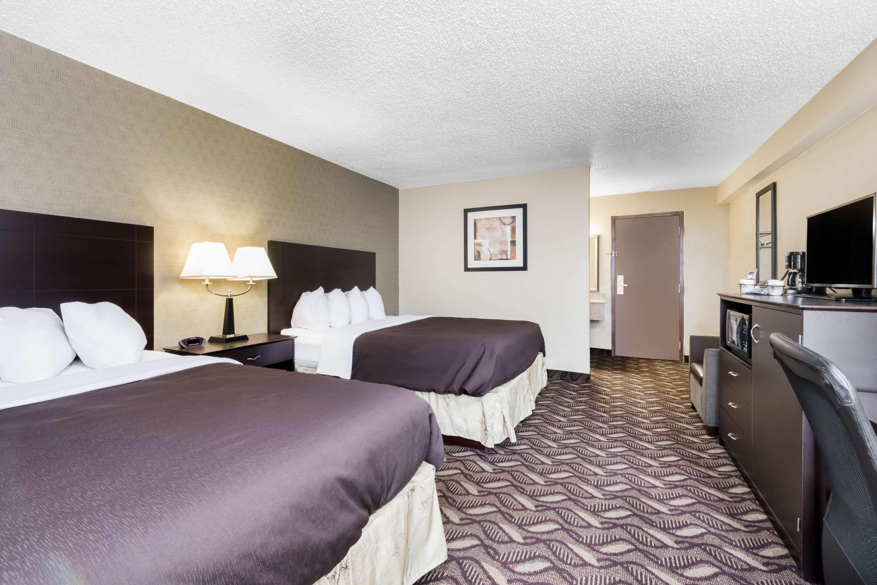 Days Inn By Wyndham Bismarck Exterior photo