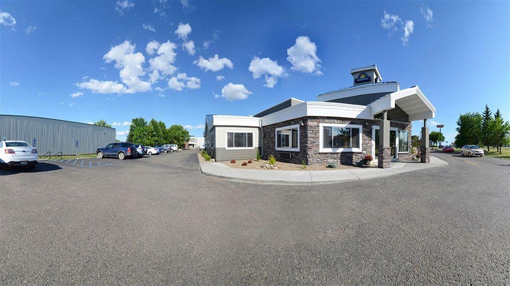 Days Inn By Wyndham Bismarck Exterior photo