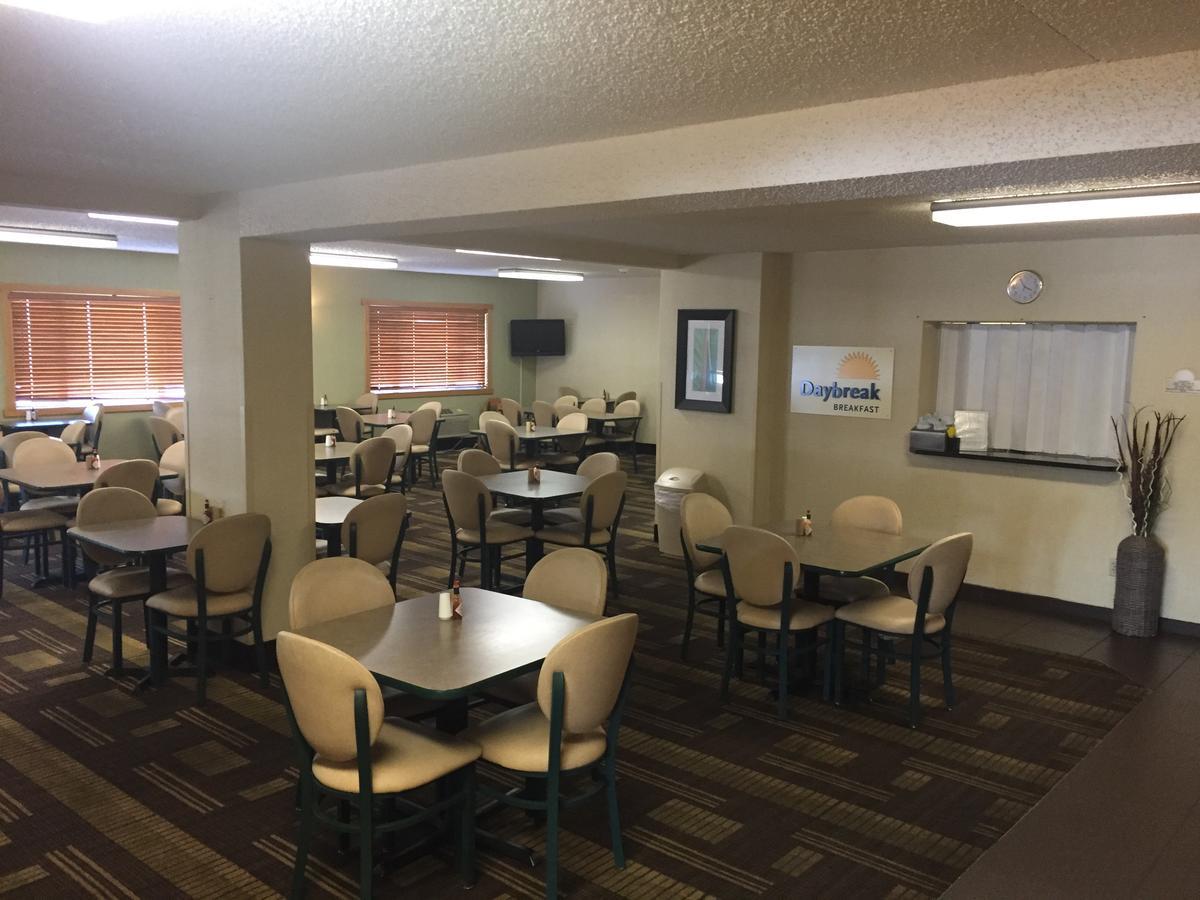 Days Inn By Wyndham Bismarck Exterior photo