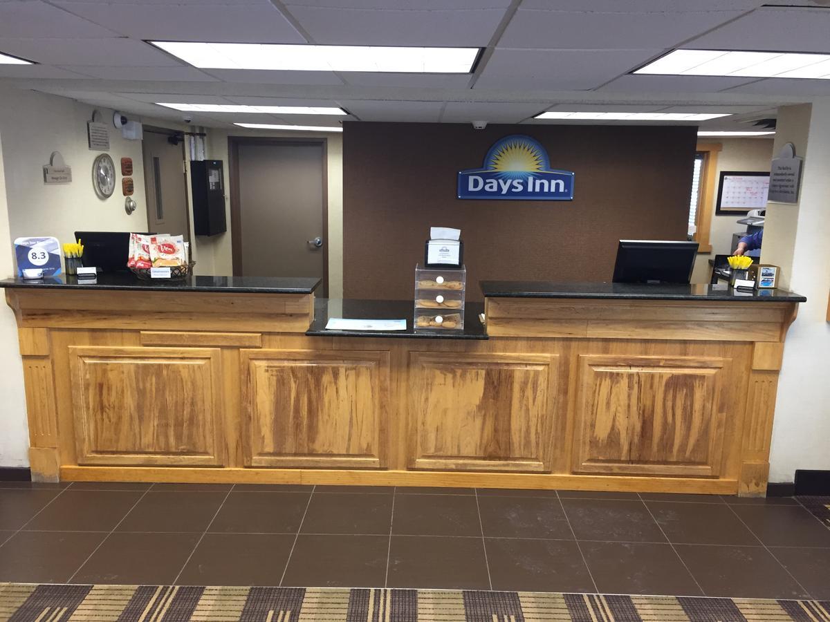 Days Inn By Wyndham Bismarck Exterior photo