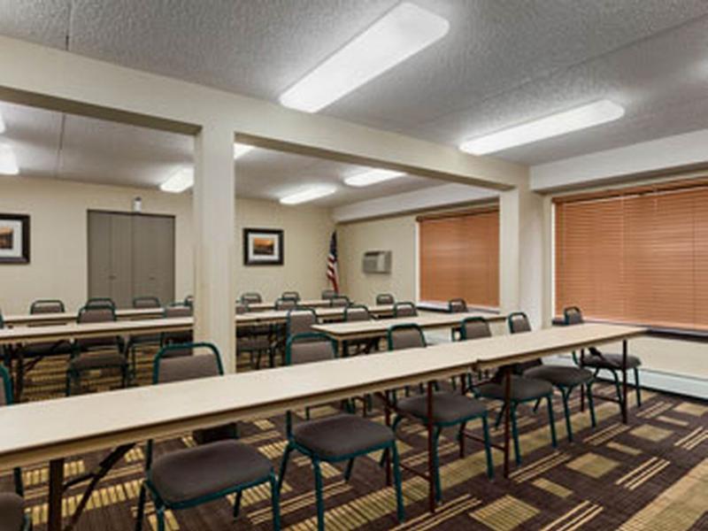 Days Inn By Wyndham Bismarck Exterior photo