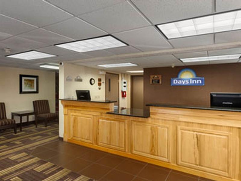 Days Inn By Wyndham Bismarck Exterior photo