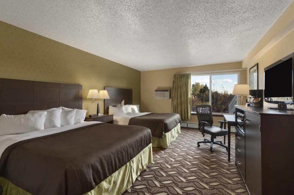 Days Inn By Wyndham Bismarck Exterior photo